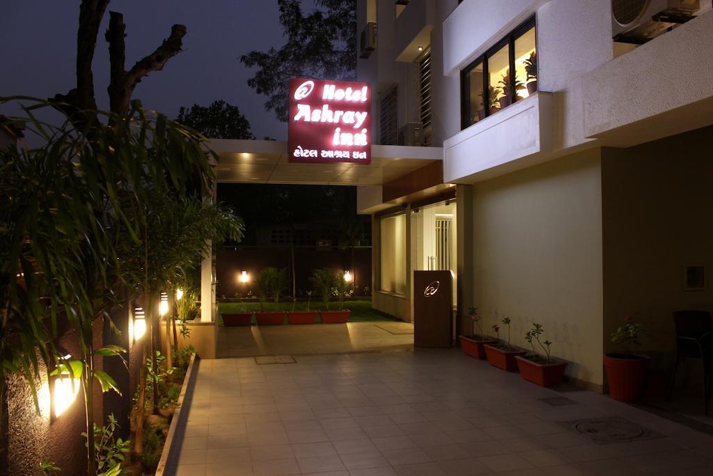 Hotel Ashray Inn Ahmedabad Exterior photo