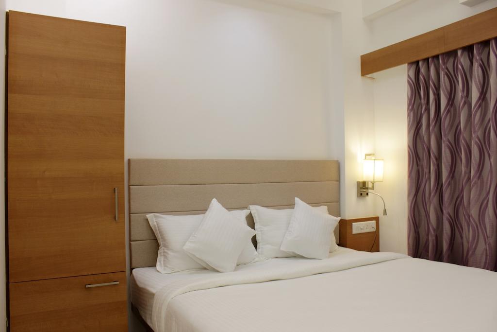 Hotel Ashray Inn Ahmedabad Room photo