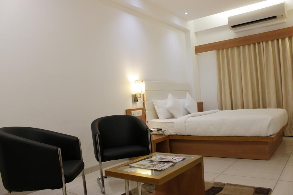 Hotel Ashray Inn Ahmedabad Room photo