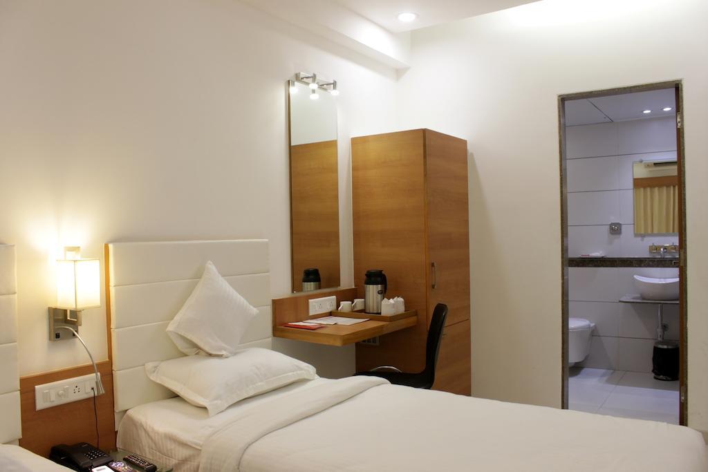 Hotel Ashray Inn Ahmedabad Room photo