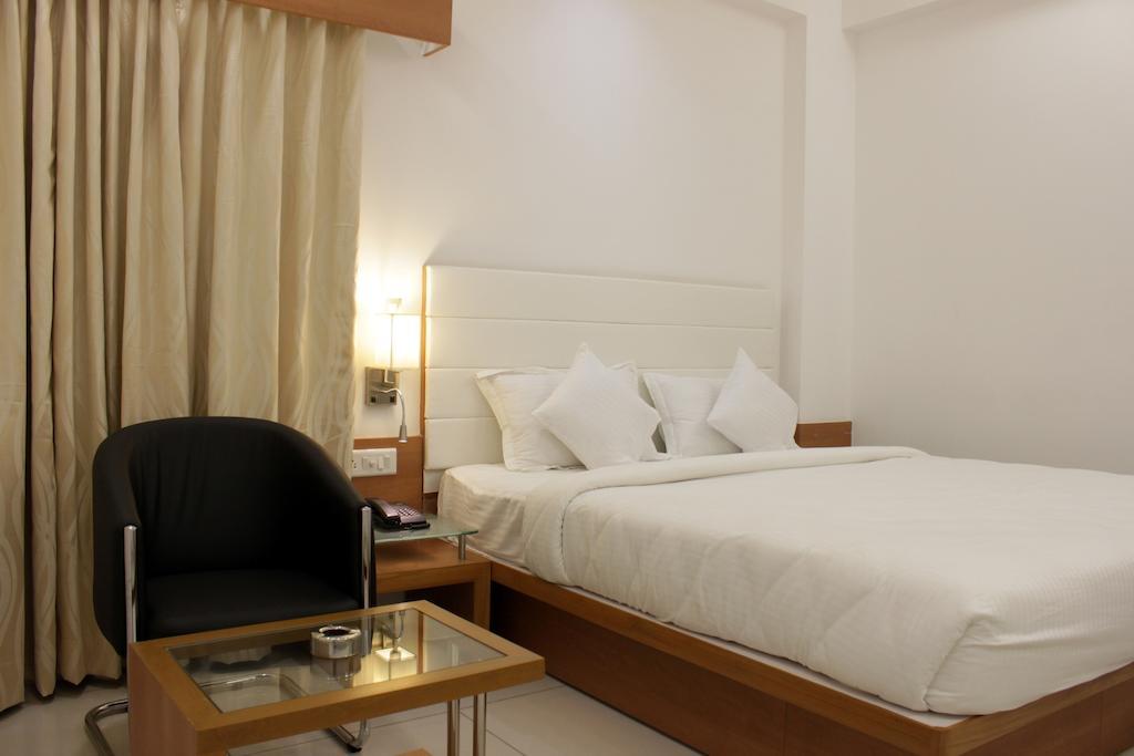 Hotel Ashray Inn Ahmedabad Room photo