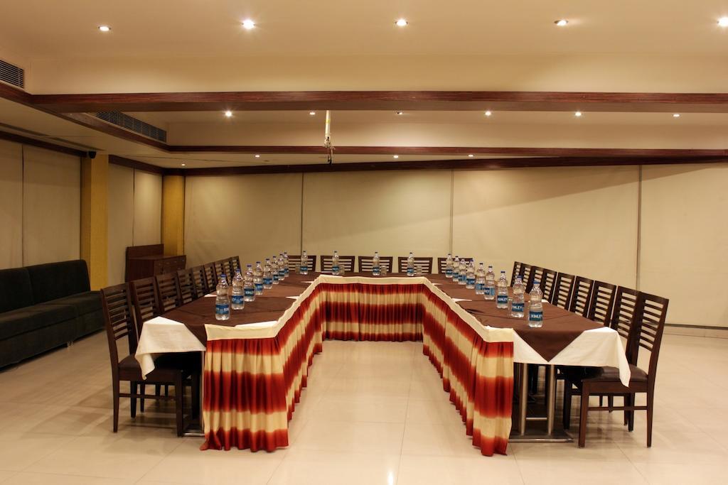 Hotel Ashray Inn Ahmedabad Exterior photo