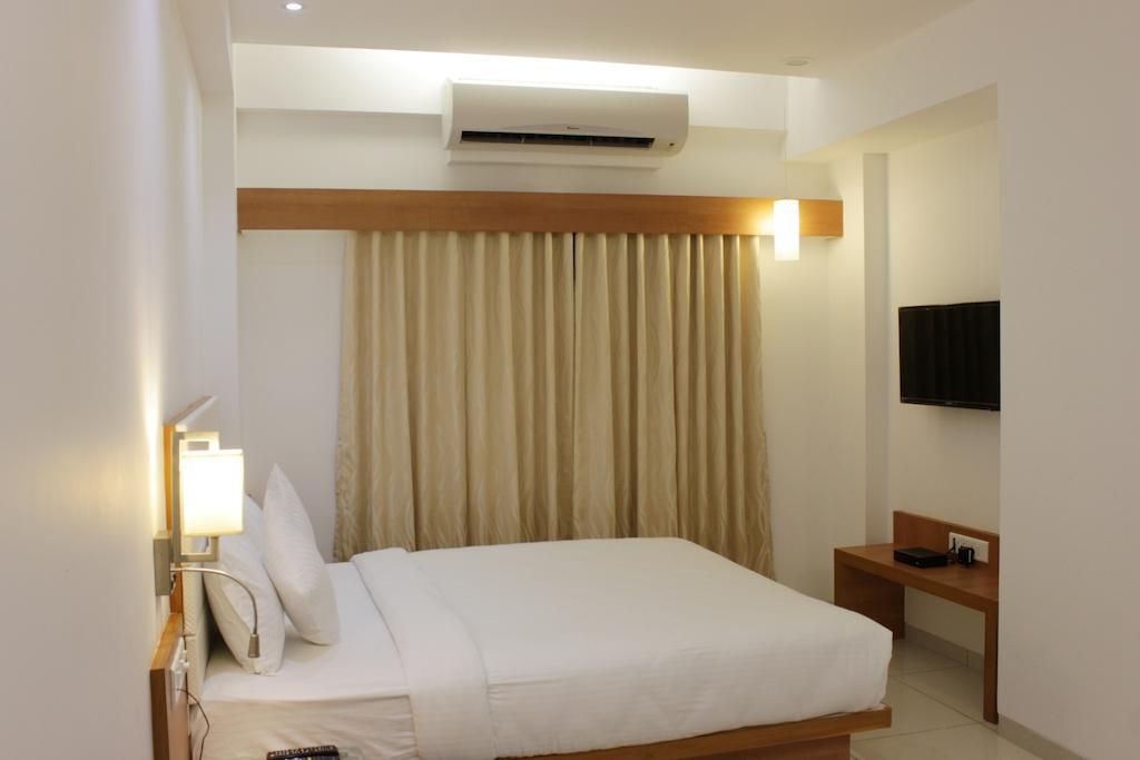 Hotel Ashray Inn Ahmedabad Room photo