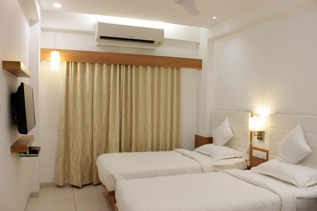 Hotel Ashray Inn Ahmedabad Room photo