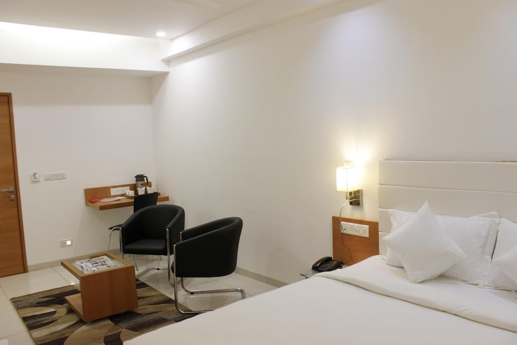 Hotel Ashray Inn Ahmedabad Room photo