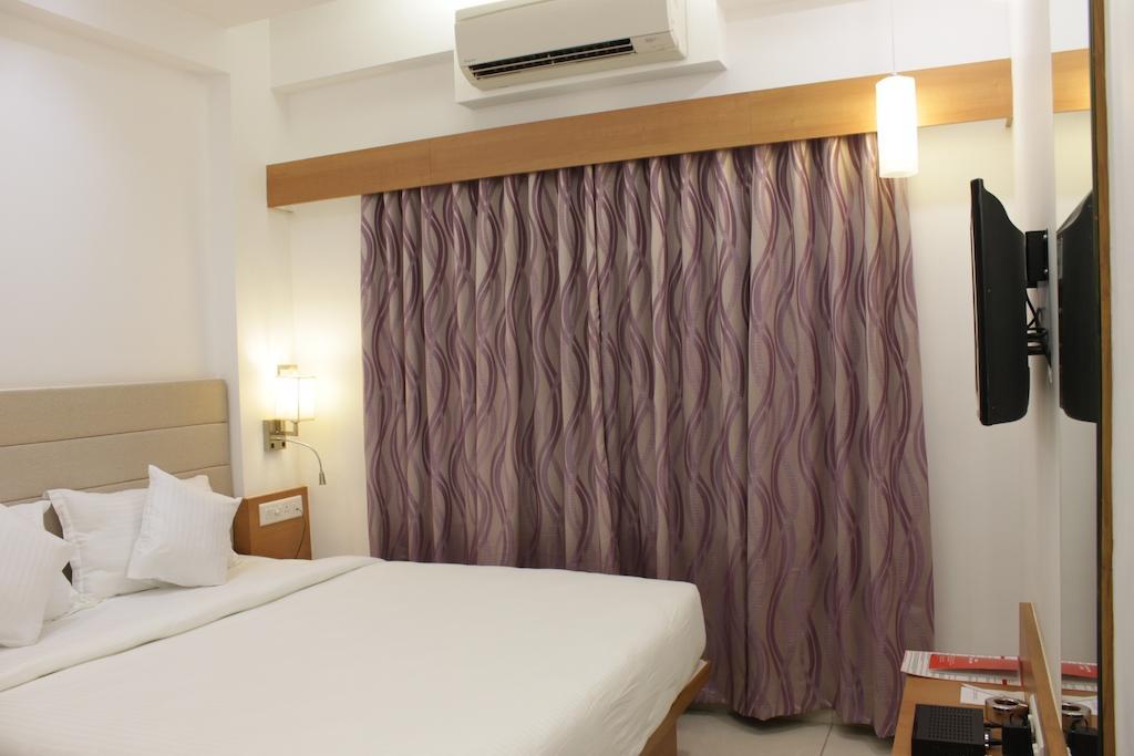 Hotel Ashray Inn Ahmedabad Room photo